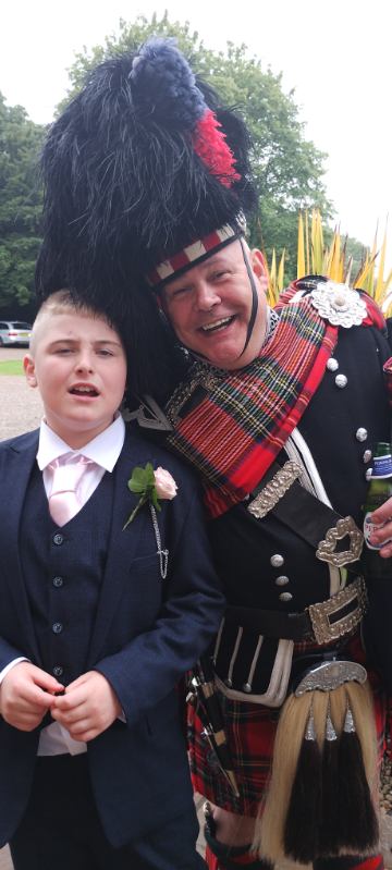 Friendly Scots Bagpiper For Hire