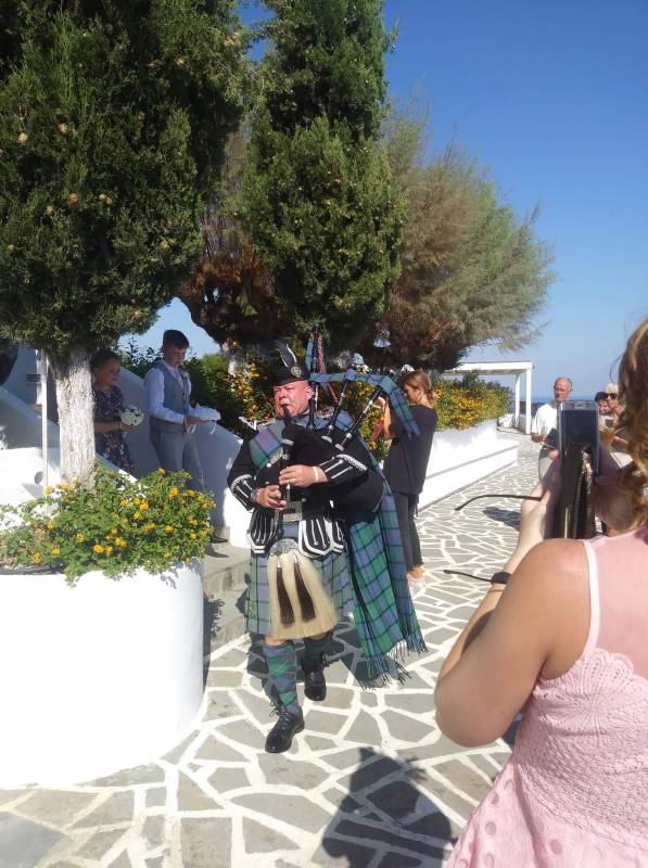 Elite Scots Piper - Bagpiping hire